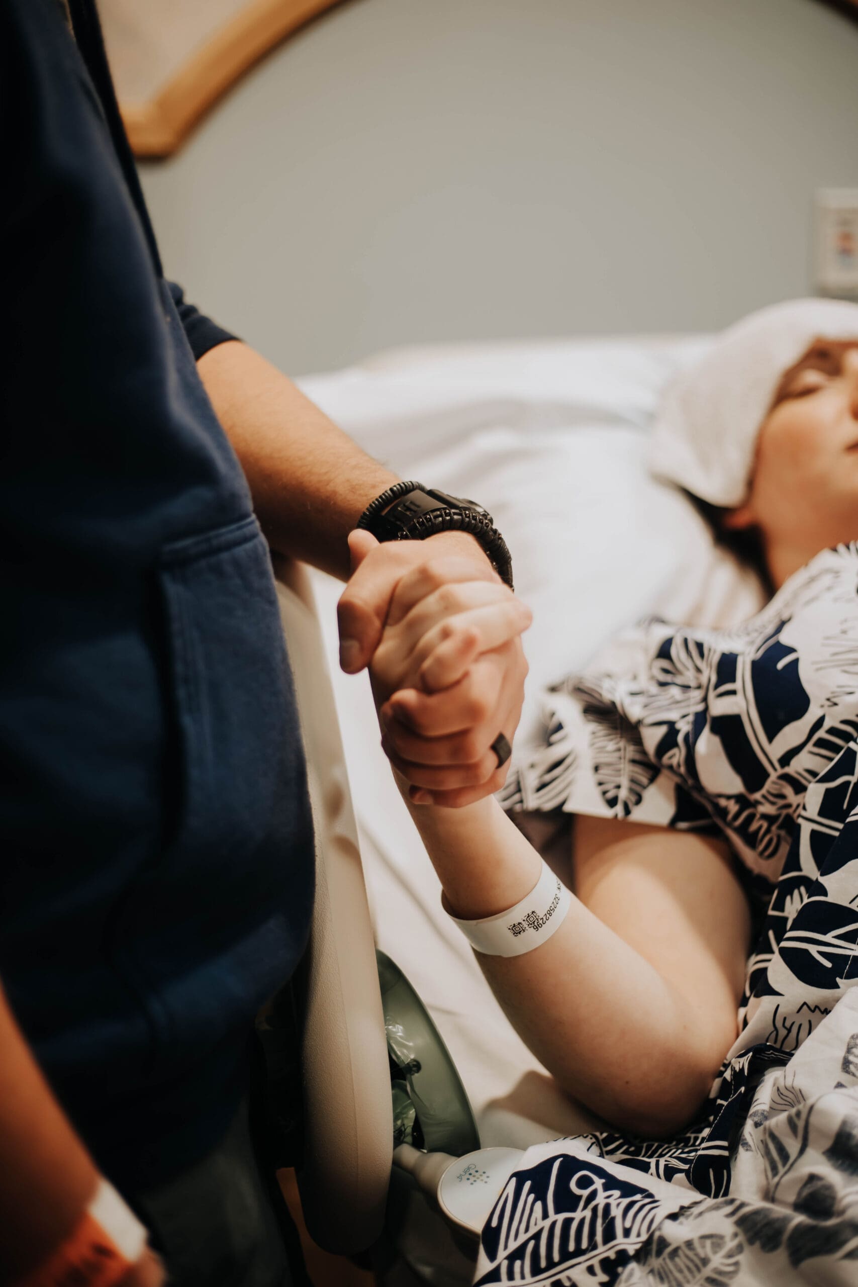 Birth-Moments-You’ll-Forget-Photographer-Your-Birth-Story-01