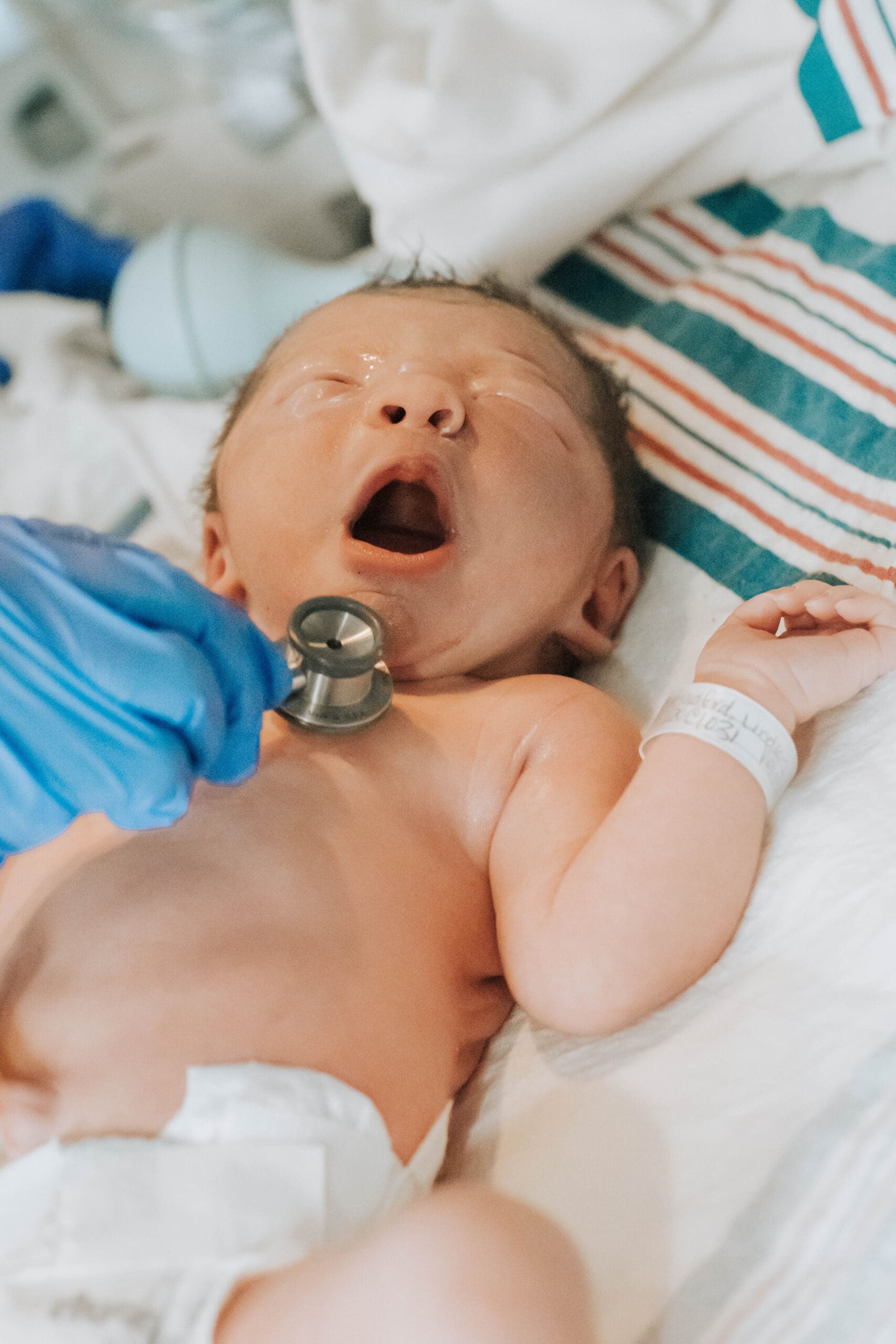 Birth-Moments-You’ll-Forget-Photographer-Your-Birth-Story-09