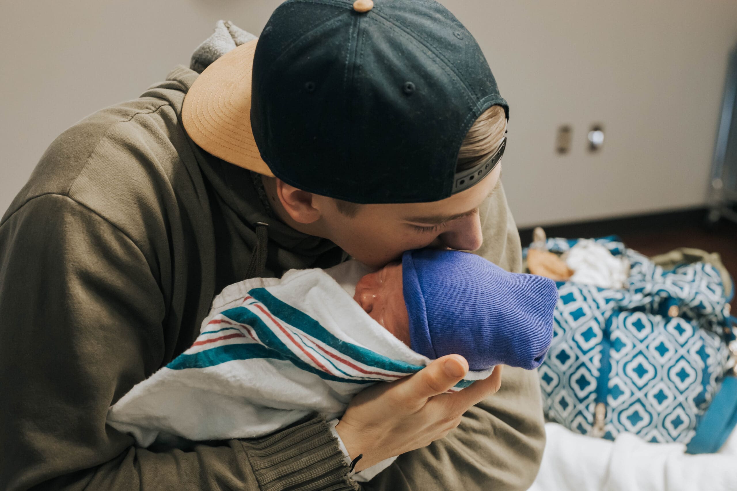 Birth-Moments-You’ll-Forget-Photographer-Your-Birth-Story-11