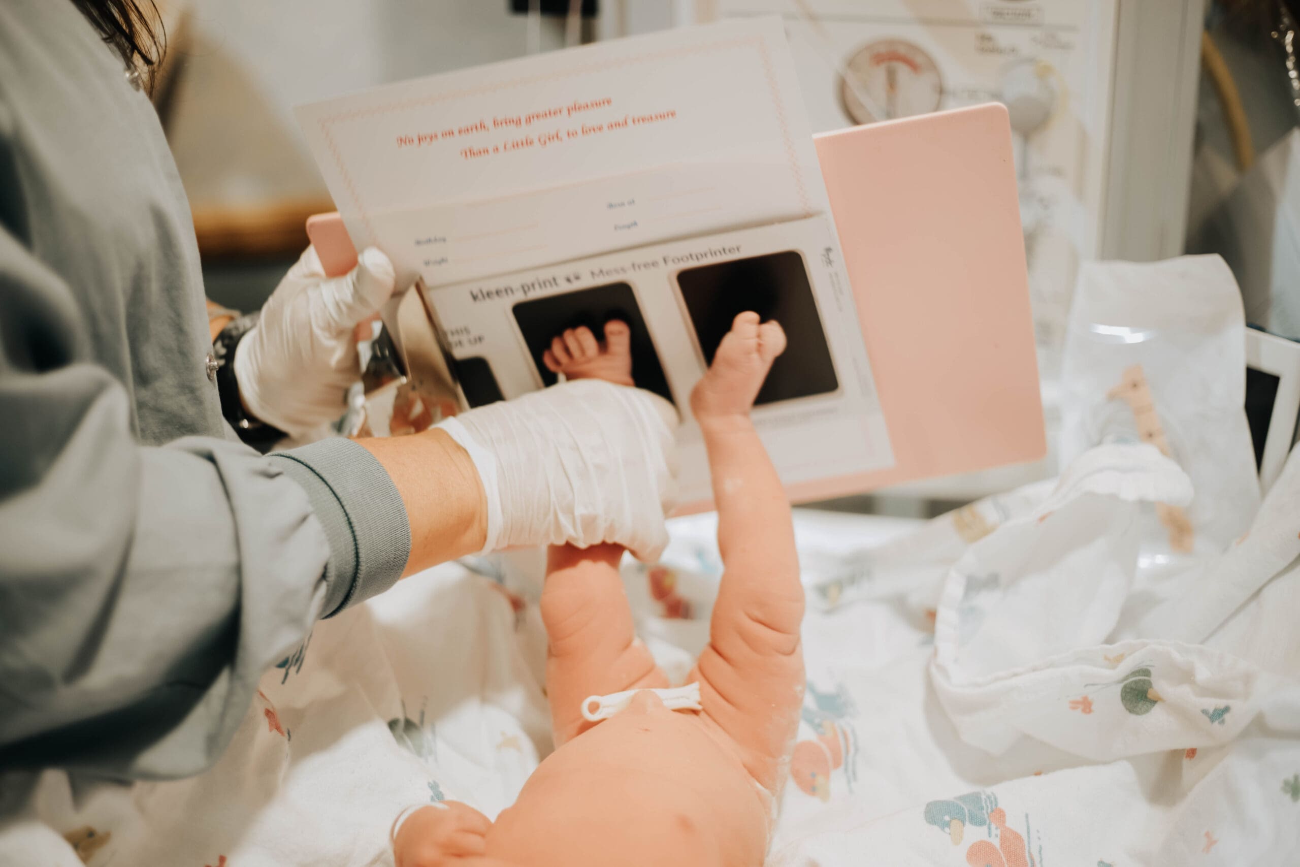 Birth-Moments-You’ll-Forget-Photographer-Your-Birth-Story-13
