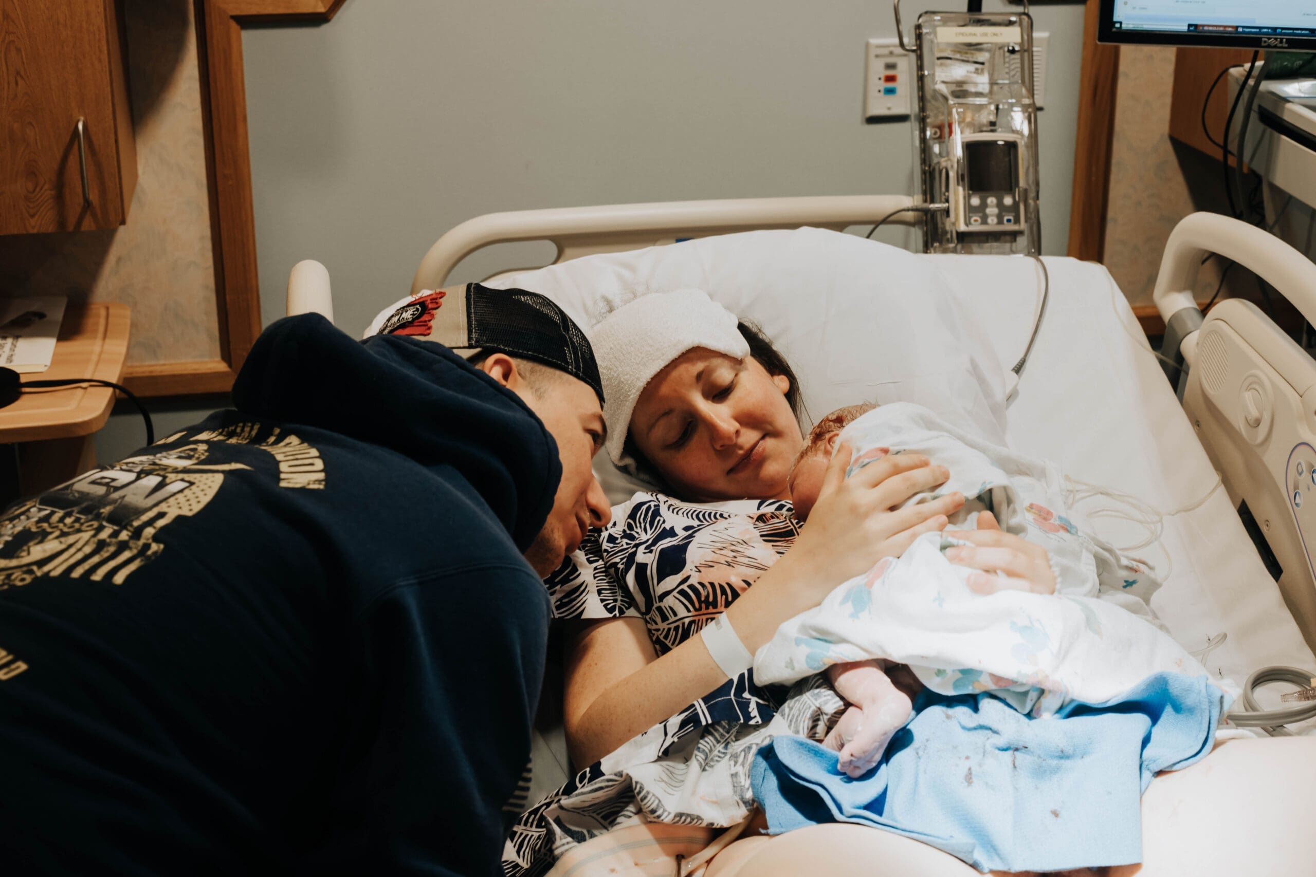 What-Your-Partner-Should-Know-Before-Labor-Photographer-Your-Birth-Story-08