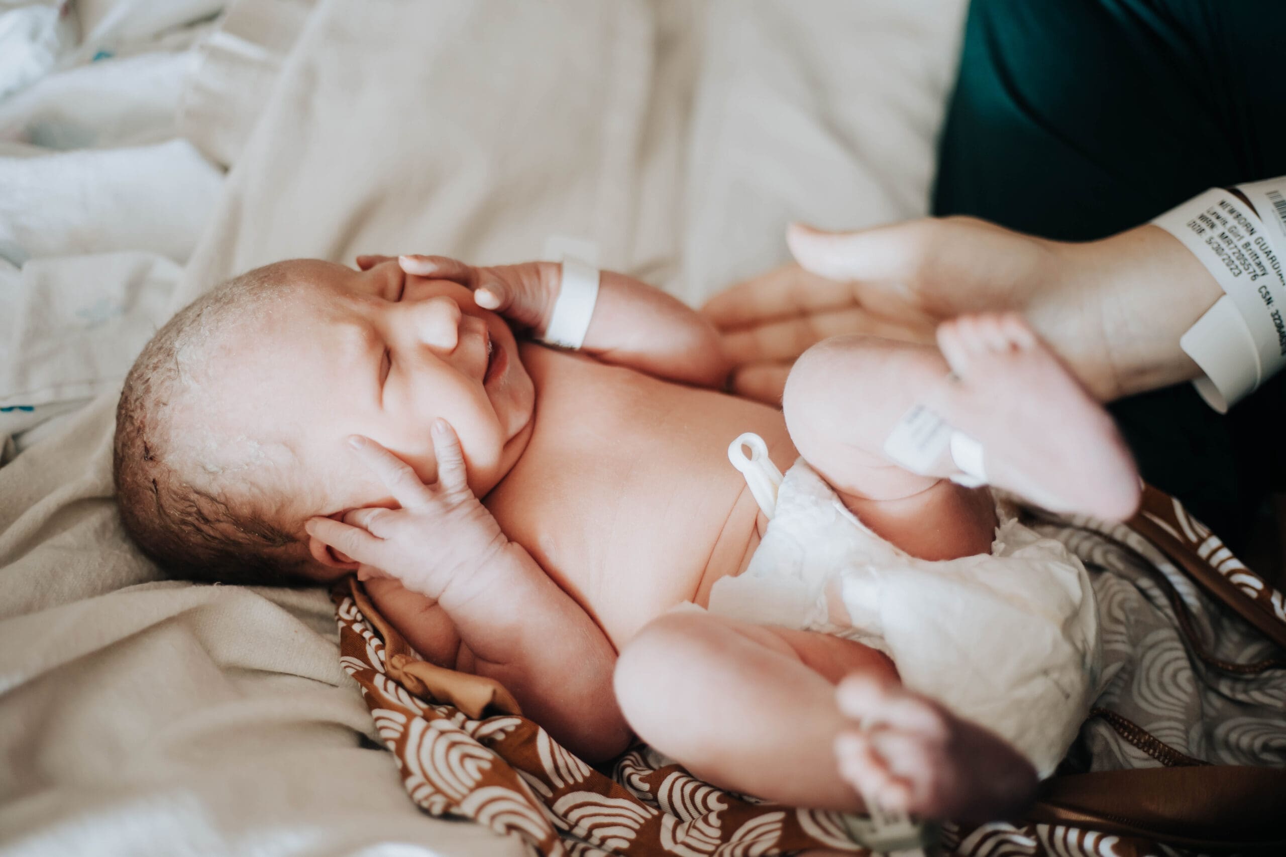 Birth-Photos-During-an-Unplanned-C-Section-Photographer-Your-Birth-Story-07