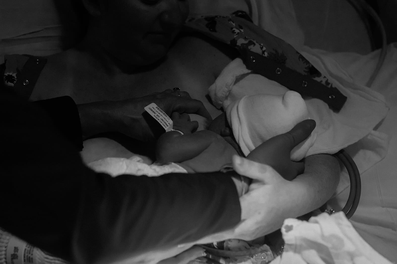 Postpartum-Recovery-First-Trimester-Photographer-Your-Birth-Story-08