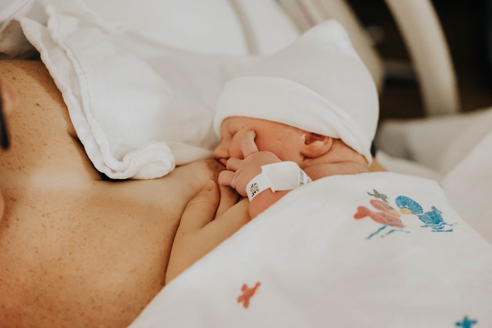Postpartum-Recovery-First-Trimester-Photographer-Your-Birth-Story-09