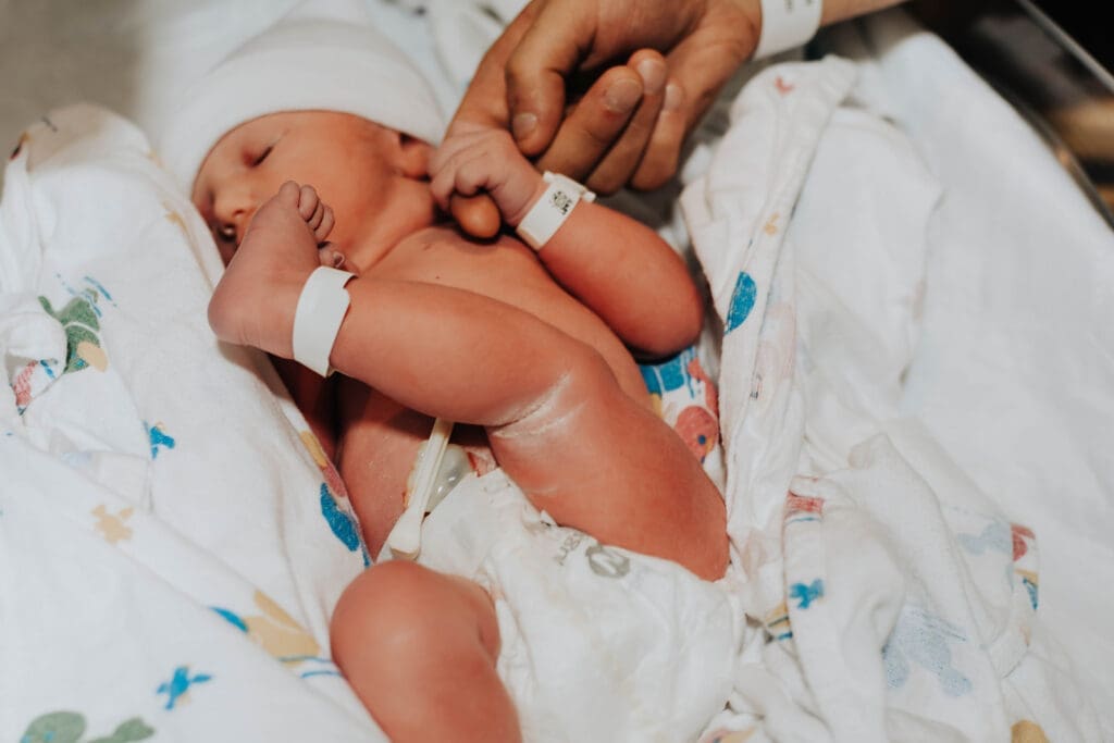 Postpartum-Recovery-First-Trimester-Photographer-Your-Birth-Story-11