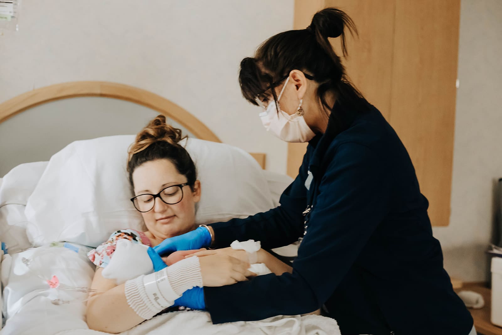 Postpartum-Recovery-First-Trimester-Photographer-Your-Birth-Story-12